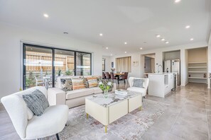 Deluxe Townhome, Garden View | Living area