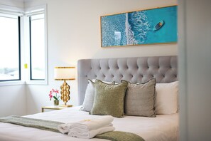 Deluxe Townhome, Garden View | Room amenity - StayAU 5BR Family Getaway GreaterGeelong in Duneed (Mount Duneed)