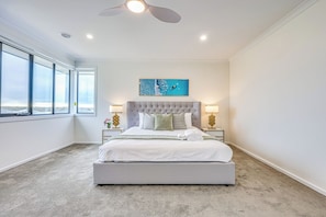 Deluxe Townhome, Garden View | Room amenity