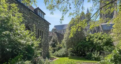 4 Schlafzimmer Unterkunft in Canterbury