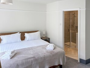 4 bedrooms, free WiFi