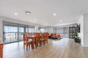 Téléviseur, bureau