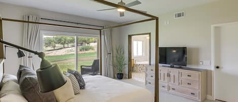 3 bedrooms, iron/ironing board, travel crib, internet