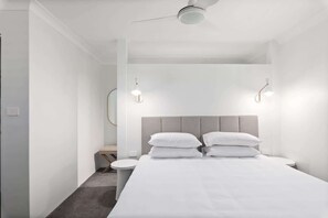 3 bedrooms, desk, iron/ironing board, WiFi