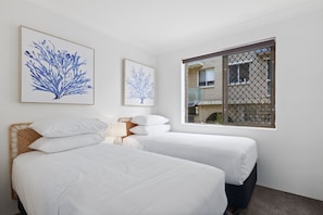 3 bedrooms, desk, iron/ironing board, WiFi