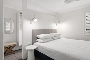 Master Bedroom  - Stylish 3-Bed Newport Stay with Balcony (Newport)