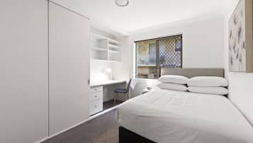 3 bedrooms, desk, iron/ironing board, WiFi