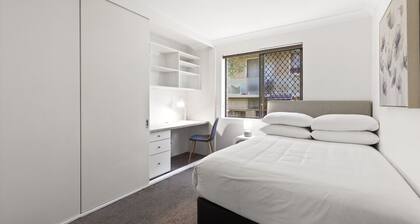 Stylish 3-Bed Newport Stay with Balcony