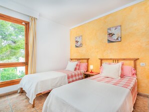 3 chambres, fer et planche à repasser, accès Internet, draps fournis