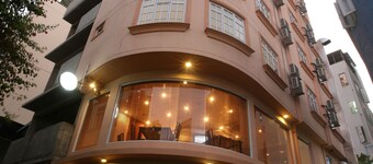 Octave - Clean, Comfort, Affordable hotel with AC in vibrant Malé