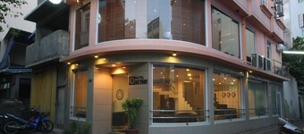Octave - Clean, Comfort, Affordable hotel with AC in vibrant Malé