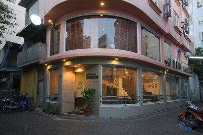 Octave - Clean, Comfort, Affordable hotel with AC in vibrant Malé