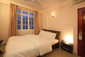 9 slaapkamers, een strijkplank/strijkijzer, wifi