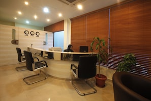 Lobby - Octave - Clean, Comfort, Affordable hotel with AC in vibrant Malé (Malé)