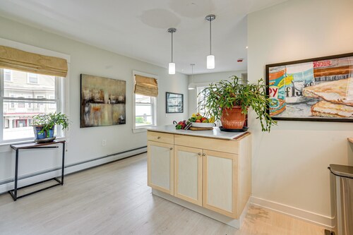 5 Mi to Salem! Lynn Apt By the Sea w/ Patio