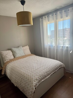 1 chambre, fer et planche à repasser, lit parapluie, Wi-Fi gratuit