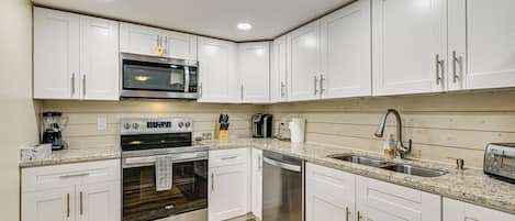 Fridge, microwave, stovetop, dishwasher