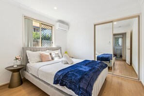 3 Schlafzimmer, Schreibtisch, Bügeleisen/Bügelbrett, WLAN