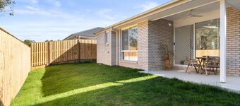 Modern 4BR Comfort in Quiet Park Ridge Location