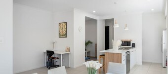 Modern 4BR Comfort in Quiet Park Ridge Location