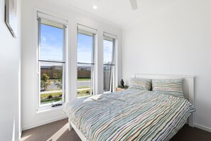 4 bedrooms, desk, iron/ironing board, WiFi