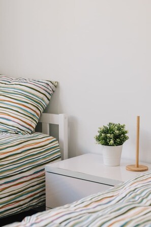 4 bedrooms, desk, iron/ironing board, WiFi