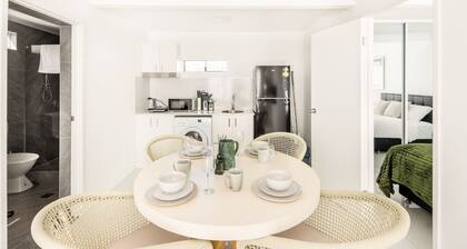 Modern Studio Retreat in Heart of Sunnybank