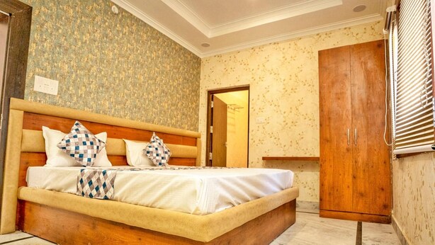Chambre Confort double, balcon, vue sur la ville | Bureau, espace de travail pour ordinateurs portables