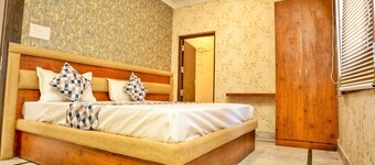 Soni's mansion cozy stay & dine 