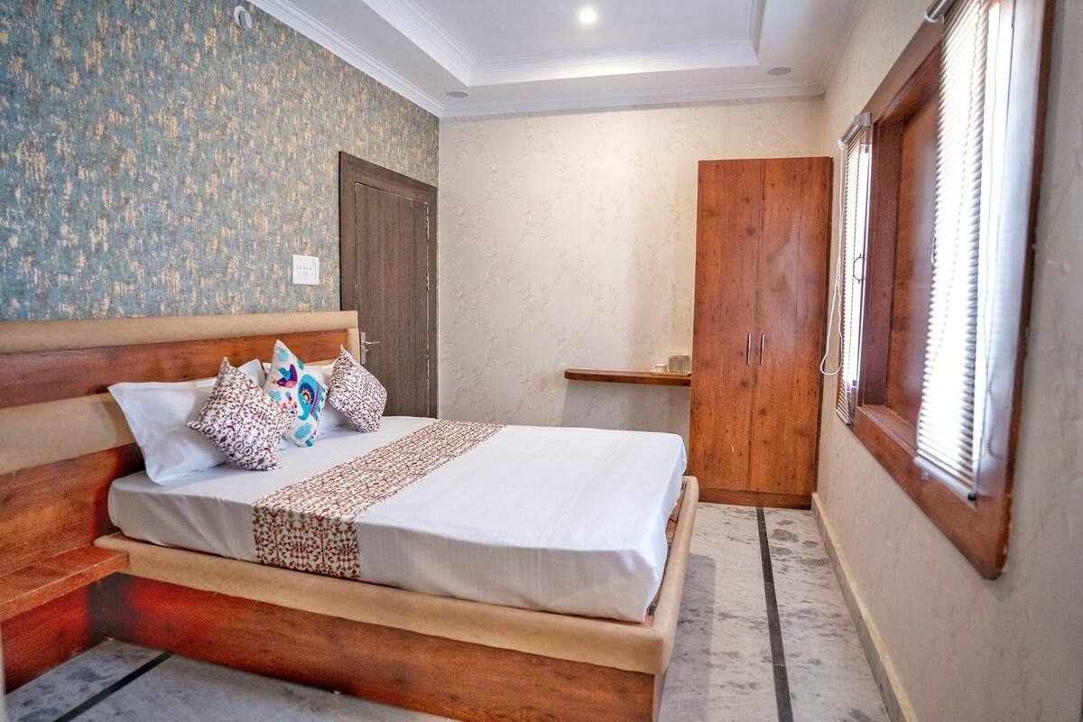 Habitación Confort doble, balcón, vistas a la ciudad | Escritorio, espacio para trabajar con un portátil, wifi gratis