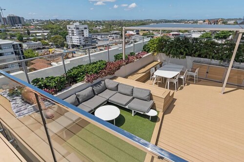 LP501: 2 Bedroom 2 Bathroom with Parking