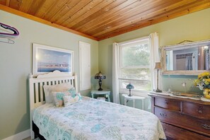 3 bedrooms, iron/ironing board, Internet, bed sheets
