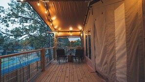 Terrace/patio - Ultimate Treehouse with Hot Tub - Dog Friendly (Branson)