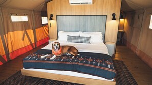 Bed sheets - Ultimate Treehouse with Hot Tub - Dog Friendly (Branson)