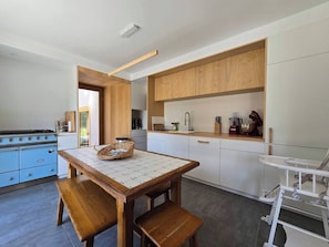 Fridge, stovetop, dishwasher, coffee/tea maker