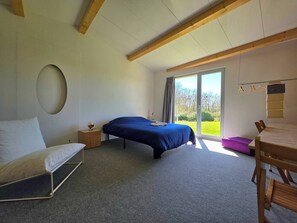 3 bedrooms, desk, travel crib, free WiFi