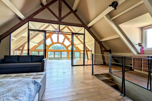 Luxury villa: heated pool & nature