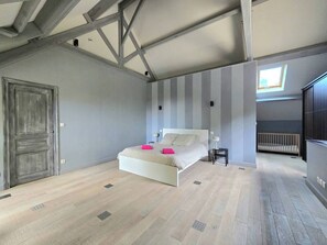 7 Schlafzimmer, Reisekinderbett, kostenloses WLAN, Bettwäsche