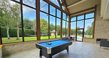 Luxury villa: heated pool & nature