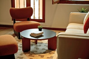 Lobby sitting area - Habyt Chinatown (Singapore)