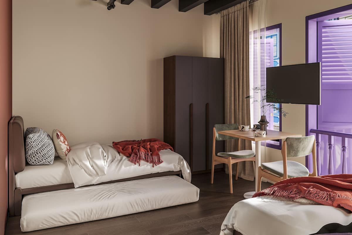 Family Room | Meja, ruang kerja komputer riba, Wi-fi percuma, cadar katil