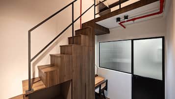 Loft, 1 Queen Bed | Desk, laptop workspace, free WiFi, bed sheets