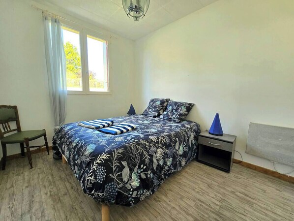 3 bedrooms, iron/ironing board, free WiFi, bed sheets