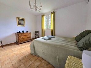 3 habitaciones, tabla de planchar con plancha y wifi gratis 