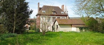 Spacious house, sleeps 16, garden