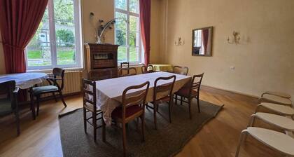 Spacious house, sleeps 16, garden