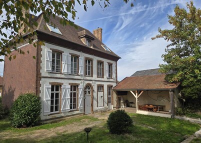 Spacious house, sleeps 16, garden