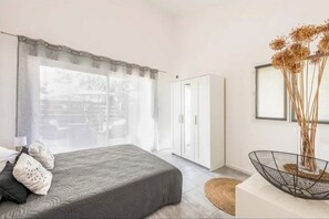 2 bedrooms, iron/ironing board, Internet, bed sheets
