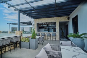Bar (on property) - Belmond Hotel (Dar es Salaam)