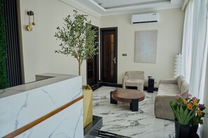 Reception - Belmond Hotel (Dar es Salaam)